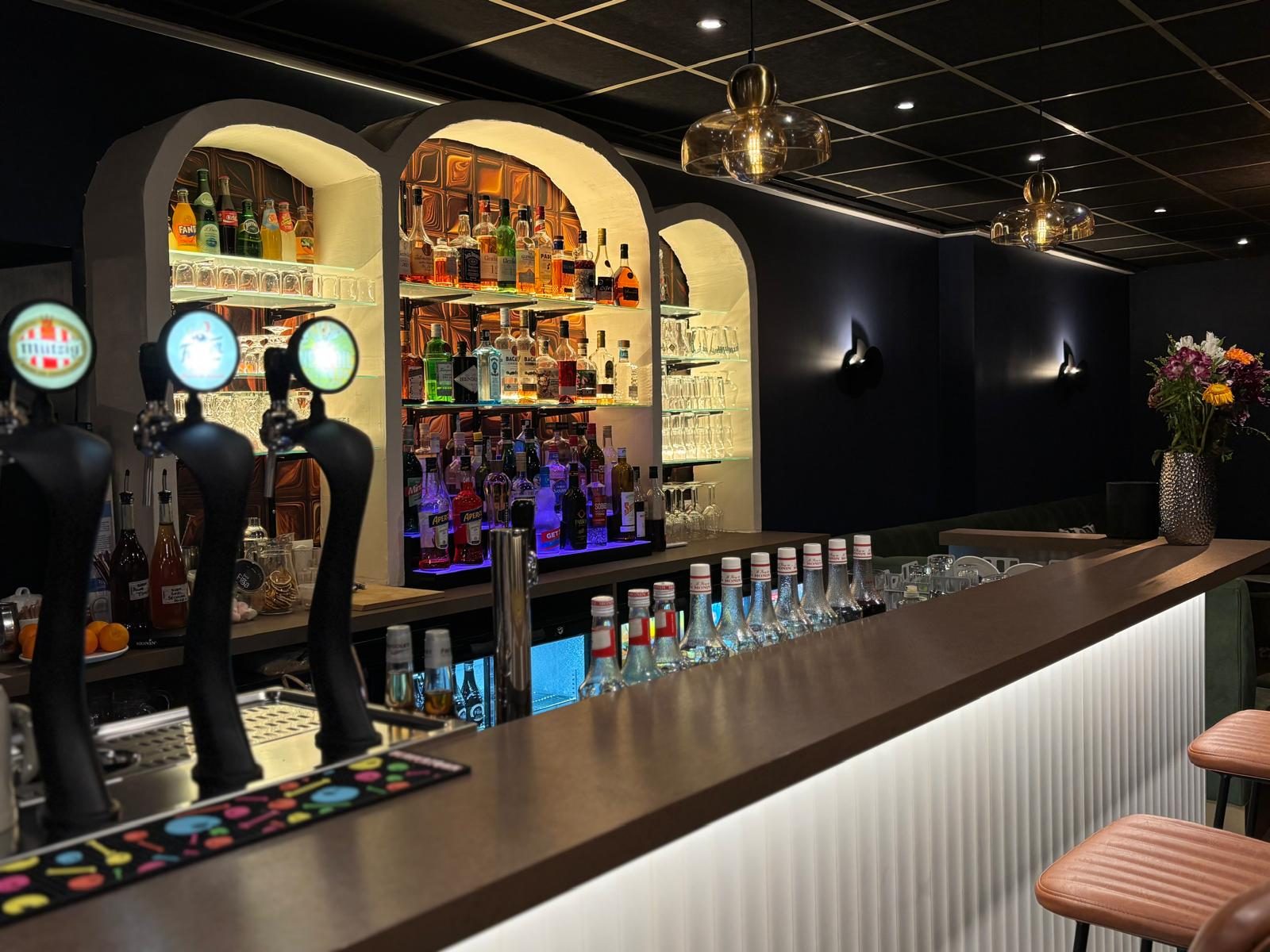The bar and its backlit arches